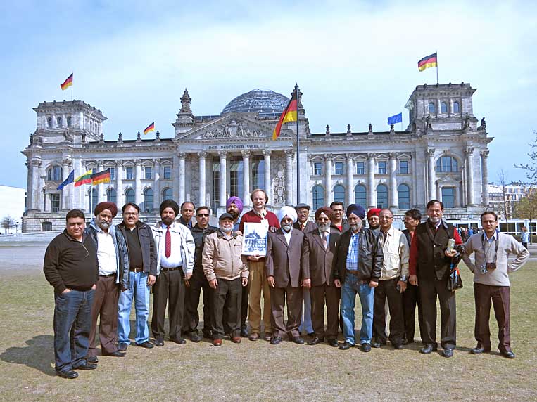 Guided Tour with 'Berliner Tour Guide' Hilmar H. Werner in front of the Reichstag in Berlin with his guests from the 'Mohali Industries Association', India