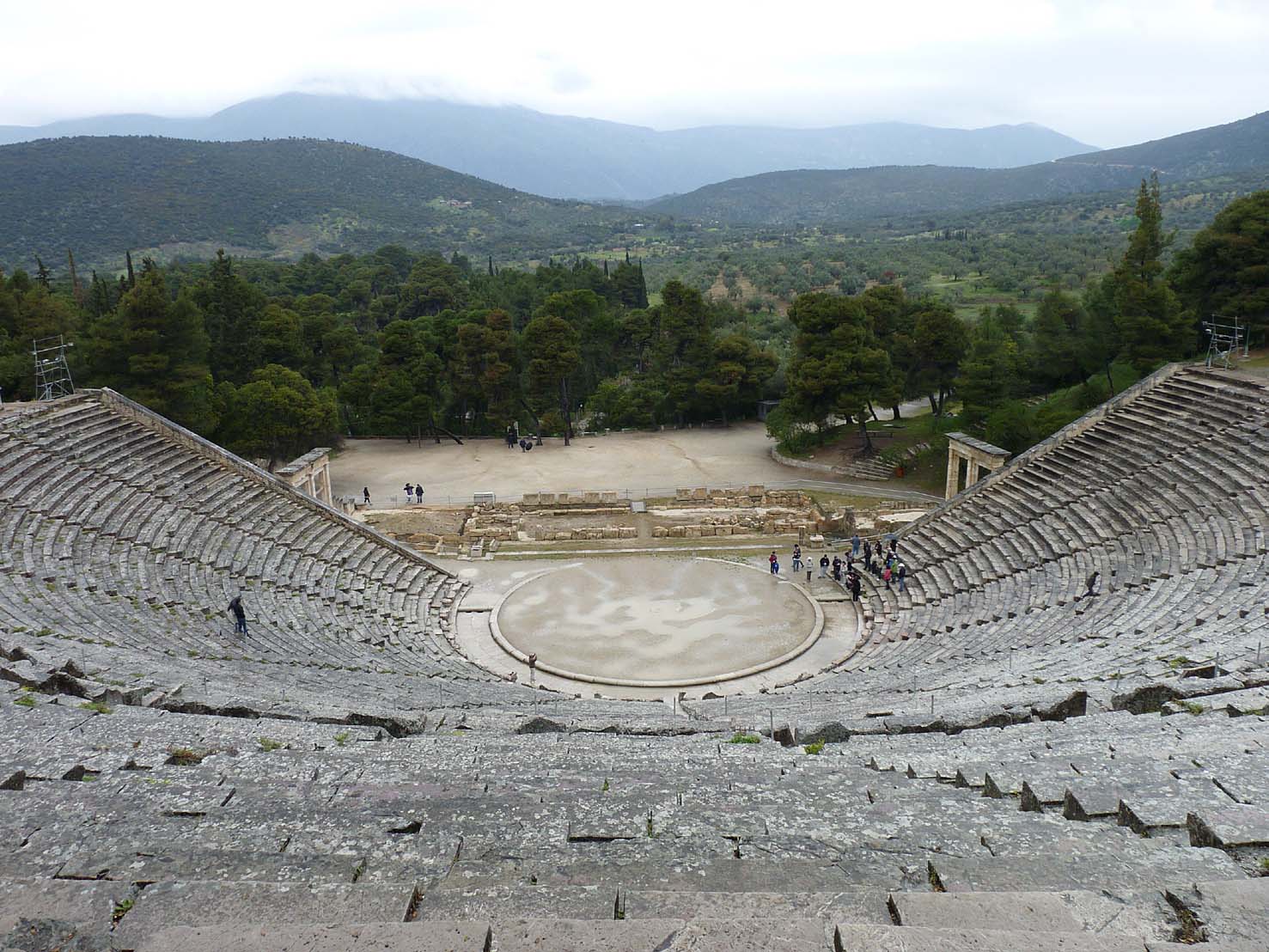 quelle: http://www.nafplio-griechenland.de/images/nafplio-epidauros-amphitheater-oben.jpg , 29.9.2015